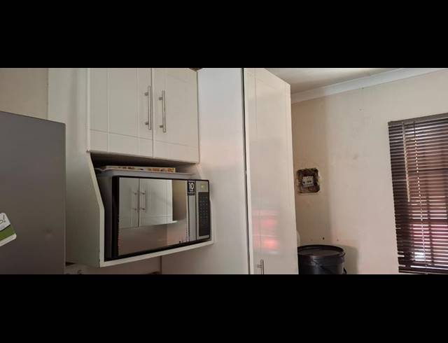 2 BEDROOM HOUSE FOR SALE IN OLIEVENHOUTBOSCH